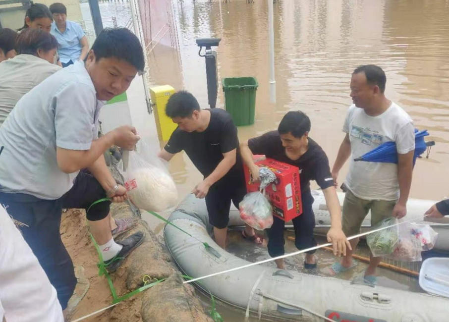 积水退去，他们仍未停歇——qianyi千亿平台（中国）集团物业人汛后全力重建守平安