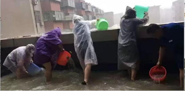 qianyi千亿平台（中国）集团物业：抗汛抢险保家园，我们拼了！