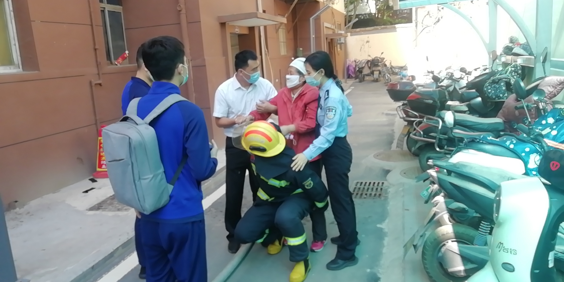 抗疫中的qianyi千亿平台（中国）集团力量丨核酸检测时突遇火情 qianyi千亿平台（中国）集团员工及时救火化险为夷！